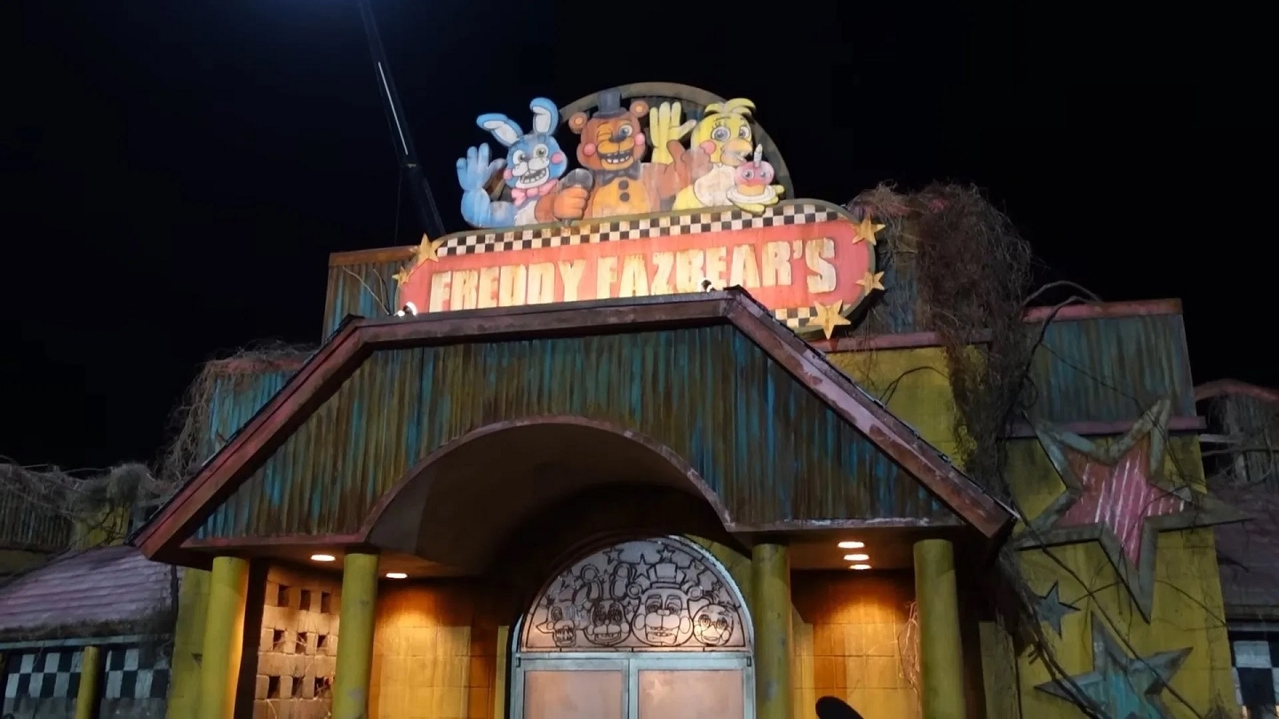 Film backdrop for Five Nights at Freddy's 2